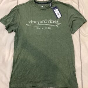 Vineyard Vines tee